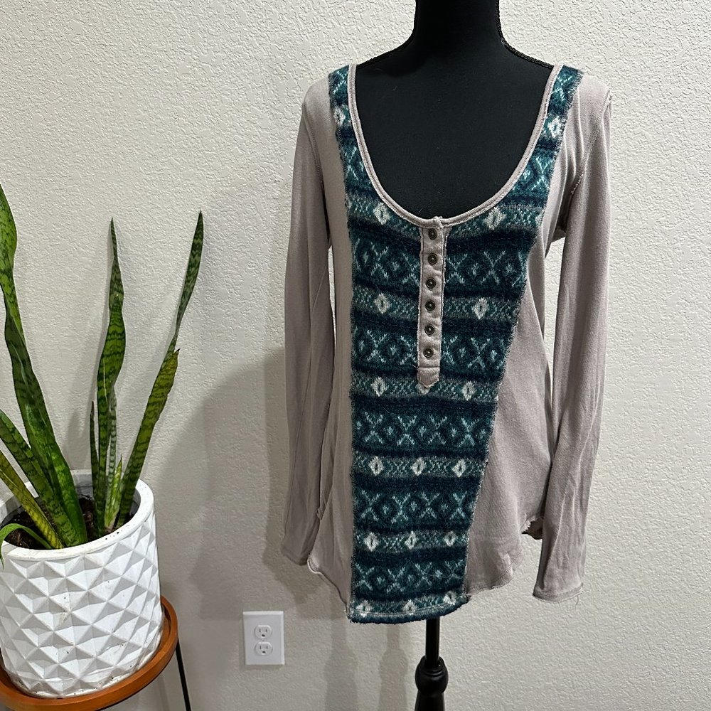 We the Free medium long sleeve tunic blouse wool front pattern gray color casual